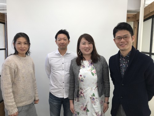 取材終了後に記念撮影。楽しかったですね! いいカップルだな~。(撮影:渋谷公平)