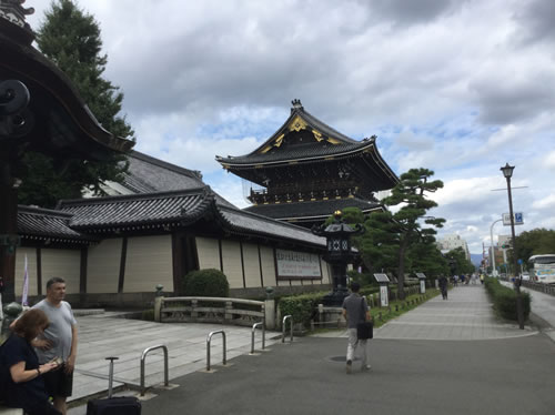 京都の東本願寺近くのホテルでランチをしながらお話を聞きました。