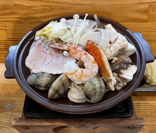 会場は蒲郡駅から徒歩2分のところにある和食店「たむら」。地魚を中心にした心づくしの料理をたくさん出していただきました。